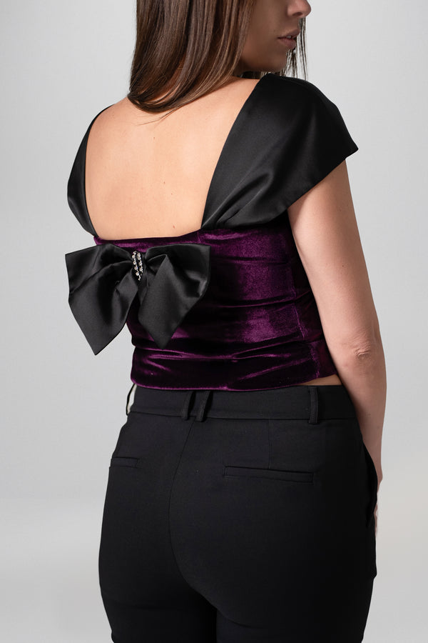 Blusa de terciopelo con manga satinada y moño en espalda