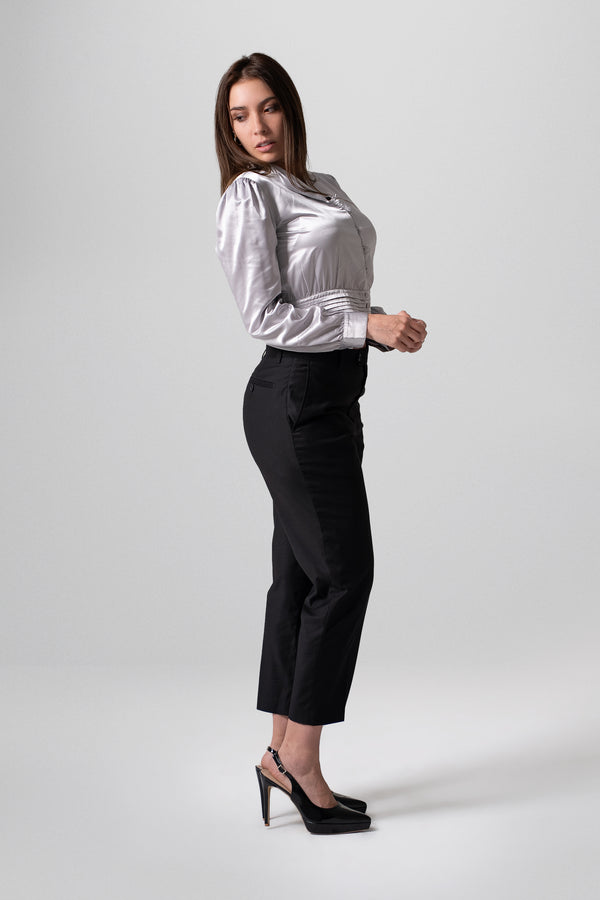 Blusa Crop Cuello Mao Manga Larga – Cintura Plisada