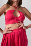 Top Halter Fucsia con Tiras Cruzadas y Falda Larga