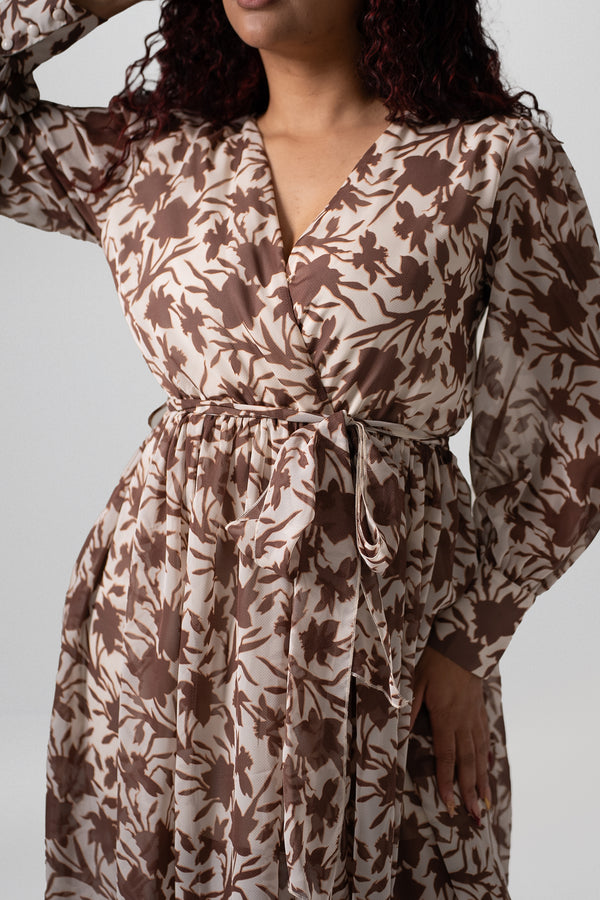Vestido largo cruzado estampado floral con manga larga