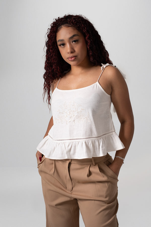 Pantalon ancho con detalle de lineas contrastantes