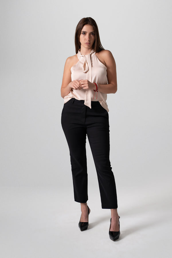 Pantalón negro corte recto tiro medio